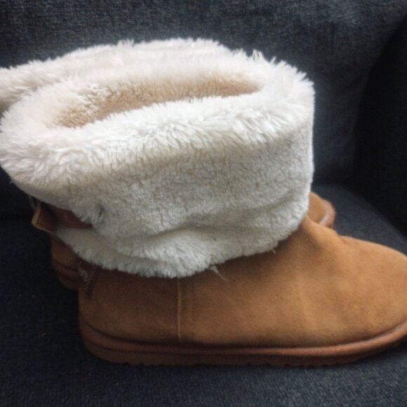 Sketchers Boots - Picture 2 of 5